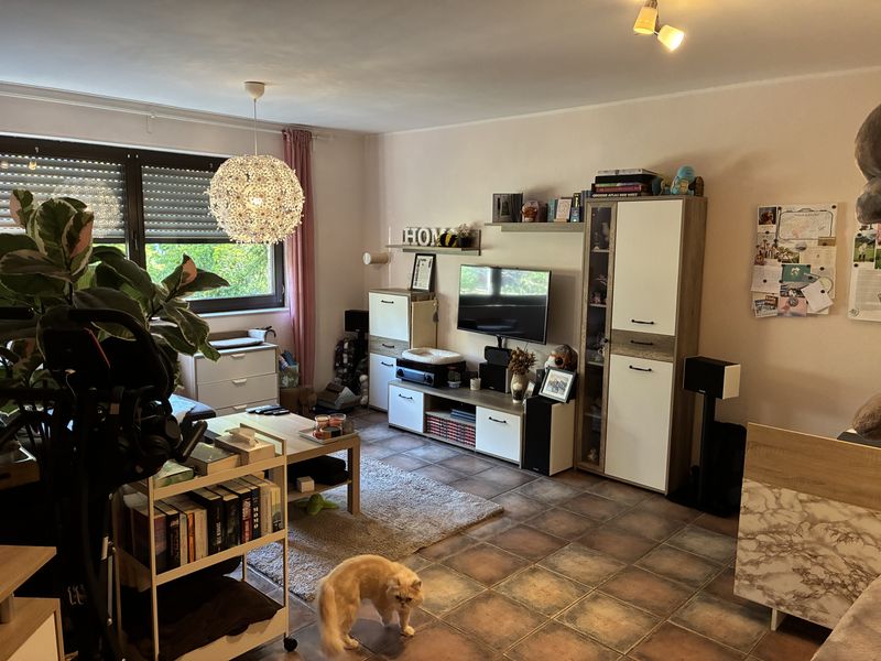 helle 2-Zimmer EG-Wohnung in gepflegtem Dreiparteienhaus